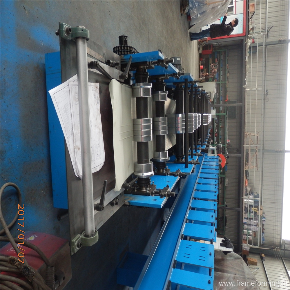 Metal water downspout gutter roll forming machine