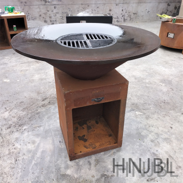 Corten metalen vuurplaats met BBQ -grill