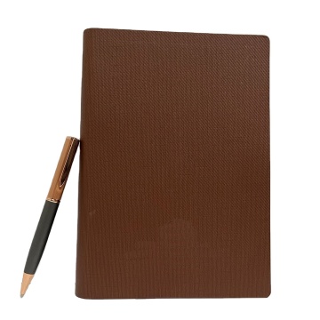 Pianificatore 2024 personalizzato, diario e giornale Notebook: Brown A5 Dimensioni con calendario, blocco note, bookbook e funzionalità di cancelleria per uffici