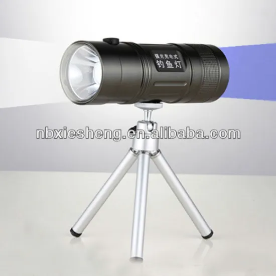 Rechargeable tripod flashlight