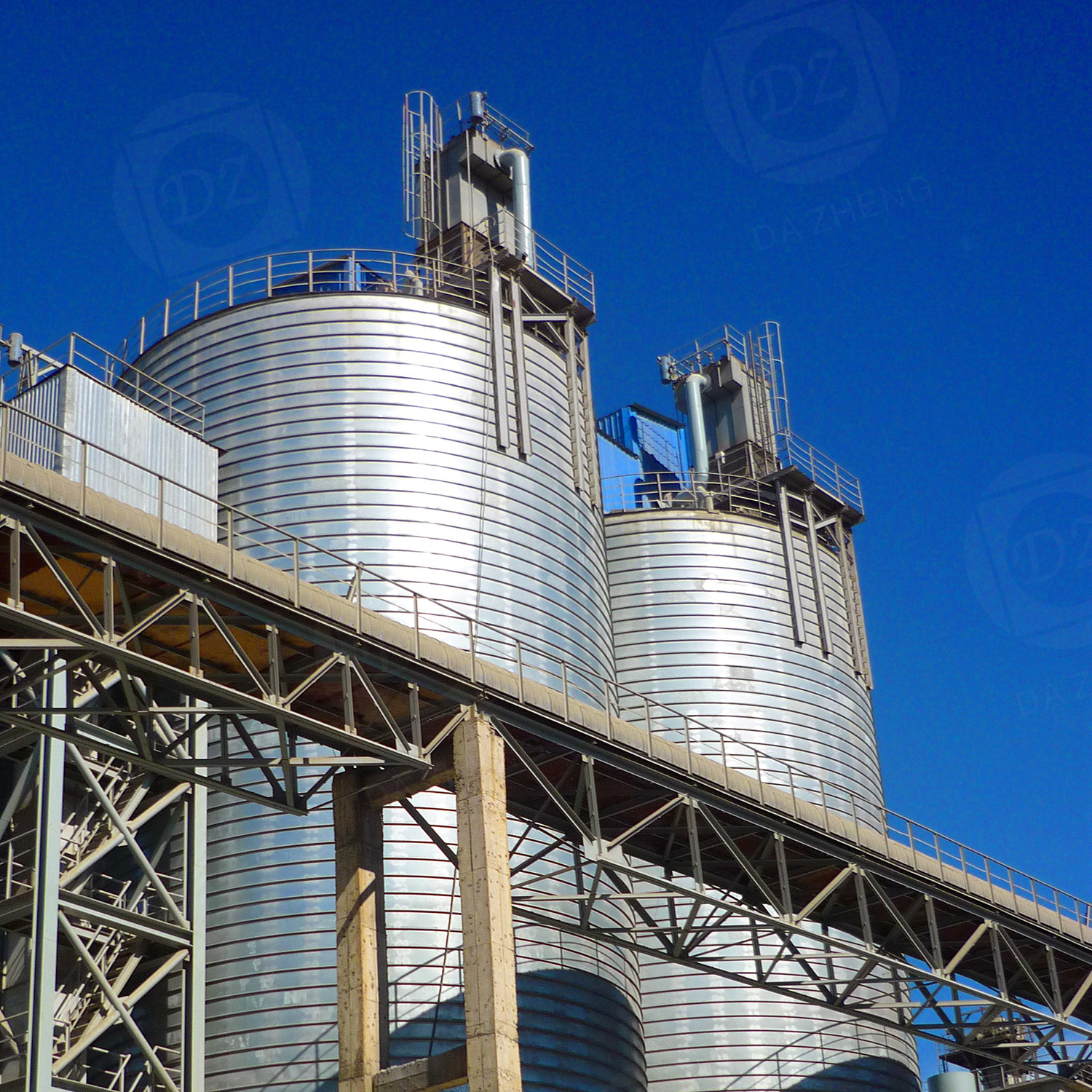 Corrugated steel plate silo for fly ash