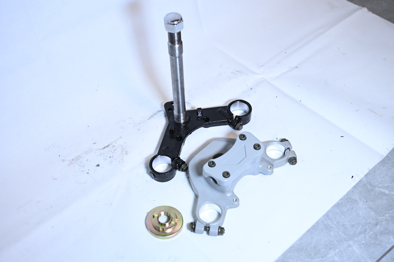 Tricycle front fork clamp