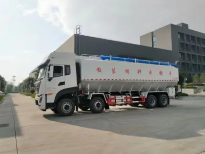 30 Tons Pig Feed Transport Truck Diesel Bulk Feed Transport Truck
