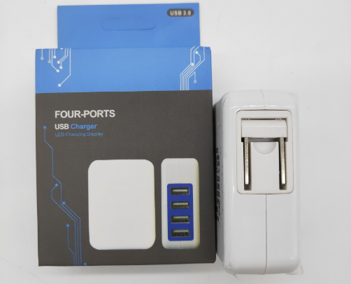 Cargador blanco USB de 4 puertos 15.5W