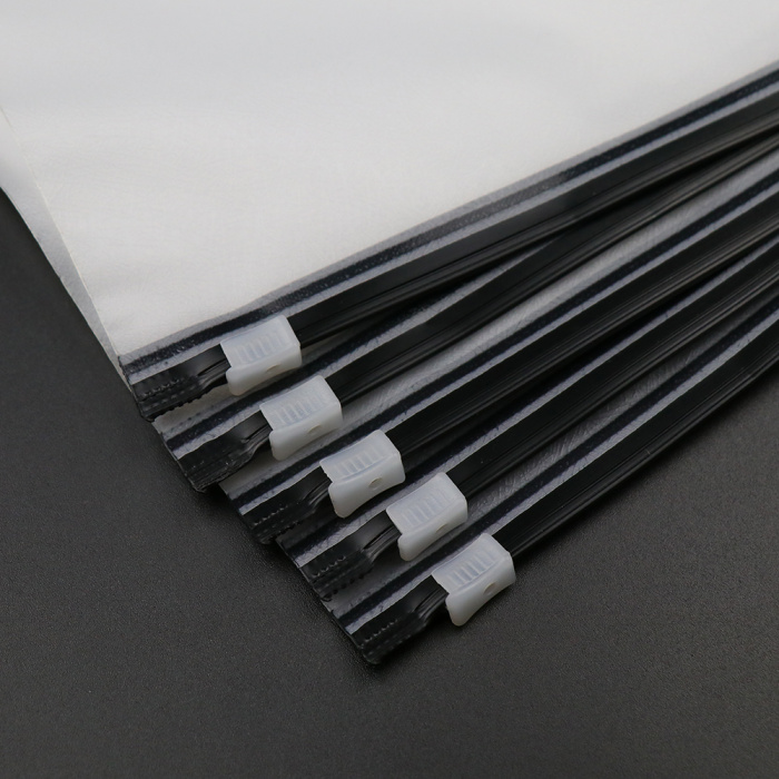 ຖົງທີ່ໃຊ້ແລ້ວທີ່ໃຊ້ໃນການຂົນສົ່ງເຄື່ອງນຸ່ງຫົ່ມທີ່ມີຂົນສົ່ງ