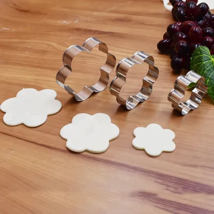 Wholesale 12pcs Stainless Steel Funny Cookie Molds & Baking Tools - Flower Cookie Cutters