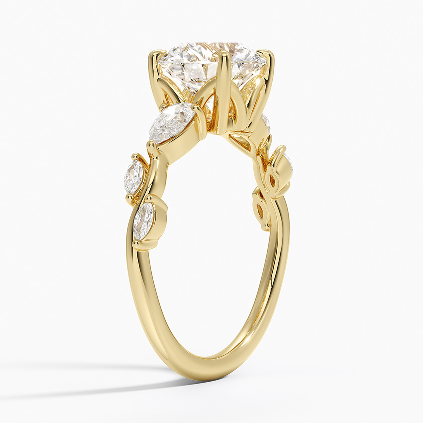 Gilid na anggulo ng twisted vine lab diamond ring na nagpapakita ng marquise at pear diamond leaves - FLORAL JEWELRY