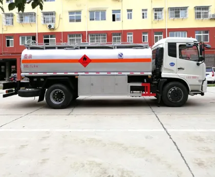 Dongfeng 12000L capacity fuel tank truck fuel bowser