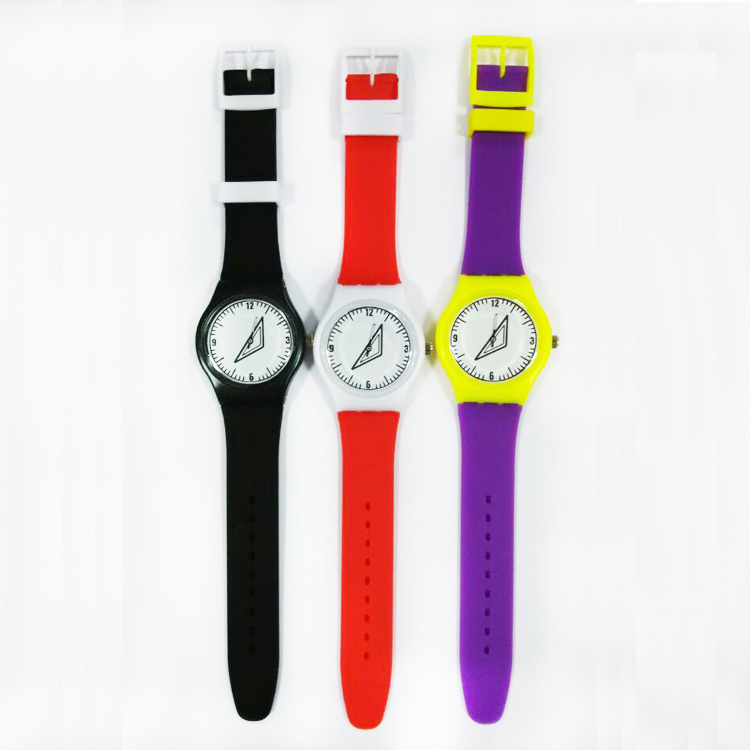 2016 Popular Silicone Quartz Women Wristwatch