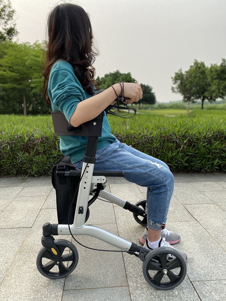 Walkweight Walker Ligero Estilo europeo Ayuda de movilidad de aluminio para ancianos TRA14