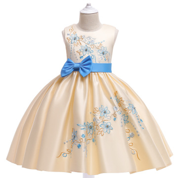 Robe de fille à broder avec bowknot