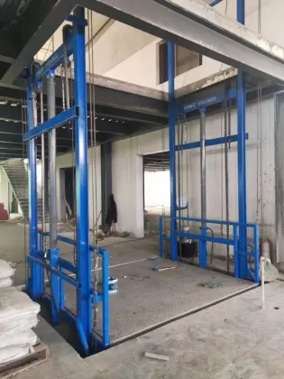 A Freight Elevator Including Its Load
