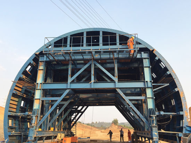 Construcción de sistema de encofrado de túnel simple de hormigón