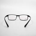 Molduras de óculos pretos de mulheres masculinas populares