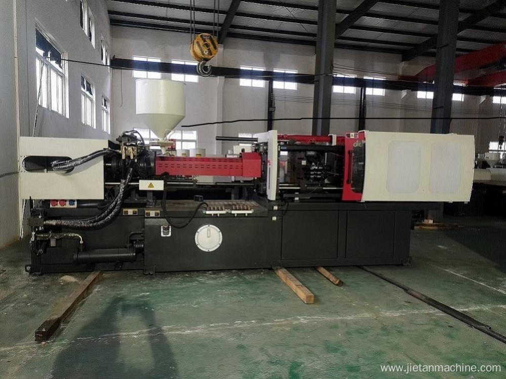 Injection molding machine for plastic