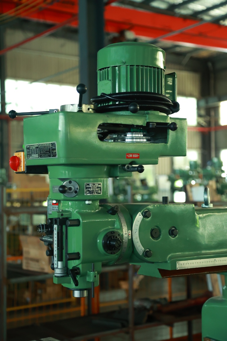 vertical turret milling machine