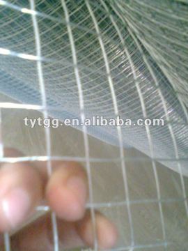 Welded wire mesh fencing