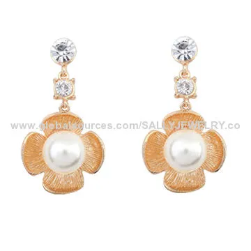 Fashionable beautiful flourish alloy earrings, made of alloy, pearl and rhinestoneNew