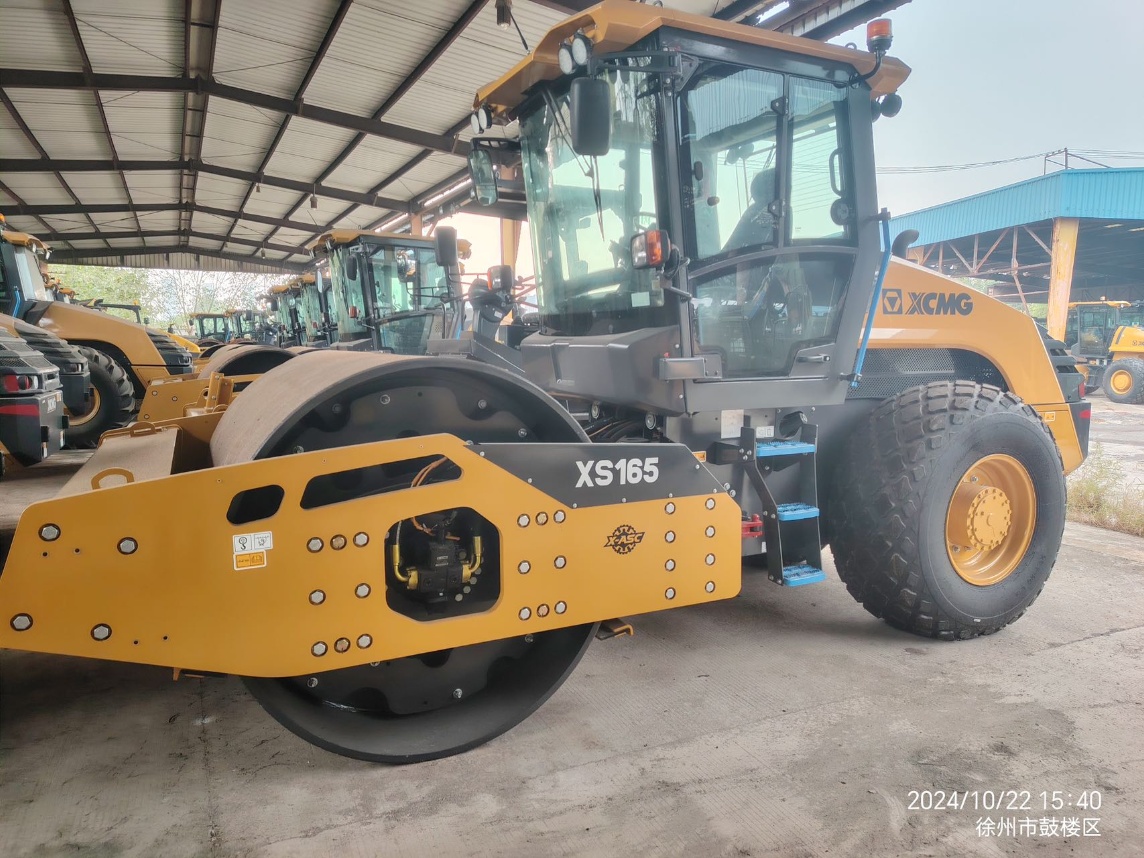 XCNG XS165 Vibratory Roller