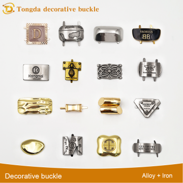 Dokulu Tasarımlı Vintage Logolu Ayakkabı Tokası