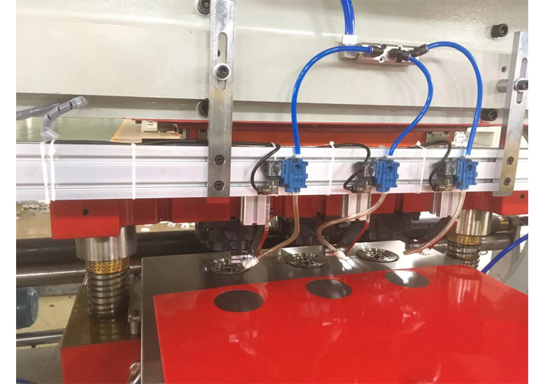 La perforatrice en métal d'alimentation automatique de feuille de fer-blanc de CNC meurt pour la torsion de la ligne de fabrication de capuchons CKO SKO