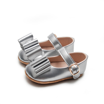 Zapatos de vestir de bebé de piel de patente de plata