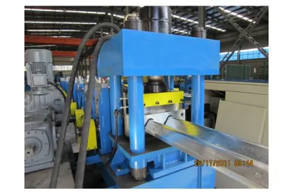 Construction material highway guardrail roll forming machine