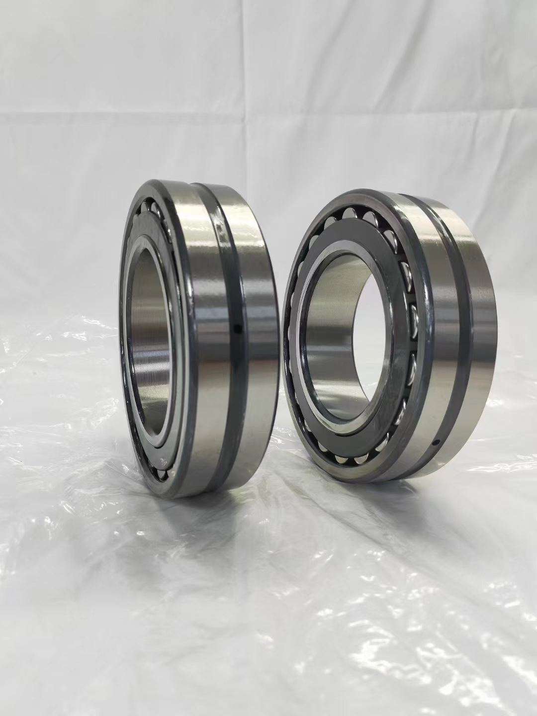 High quality spherical roller bearing 22216