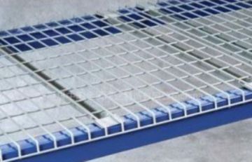 Wire mesh pallet for material storage