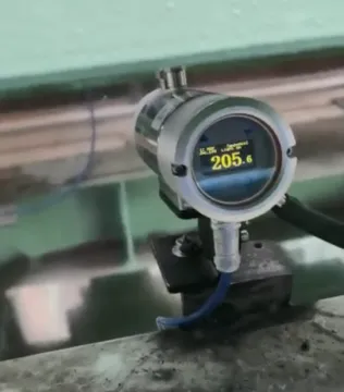 Ratio optical pyrometer for measurements on metal surfaces