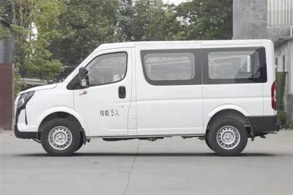 Brand New Cheap Price Dongfeng Yufeng Mini Diesel Van with LED and Leather