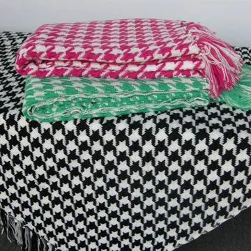 Hound-tooth Woven Throw