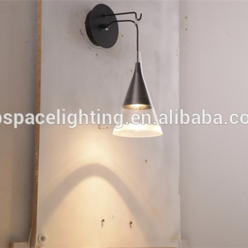 Modern Black Aluminum Wall Lamp for Dining Decor
