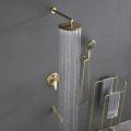 Juego de grifos de ducha de oro cepillados en la pared de baño de latón