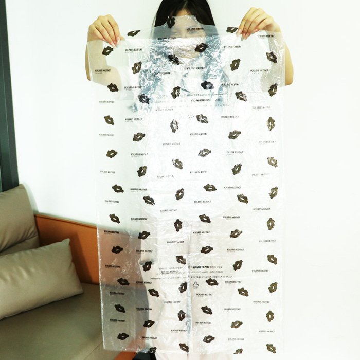 အင်္ကျီများအတွက် PE အထည်ဖုန်အဖုံးများ