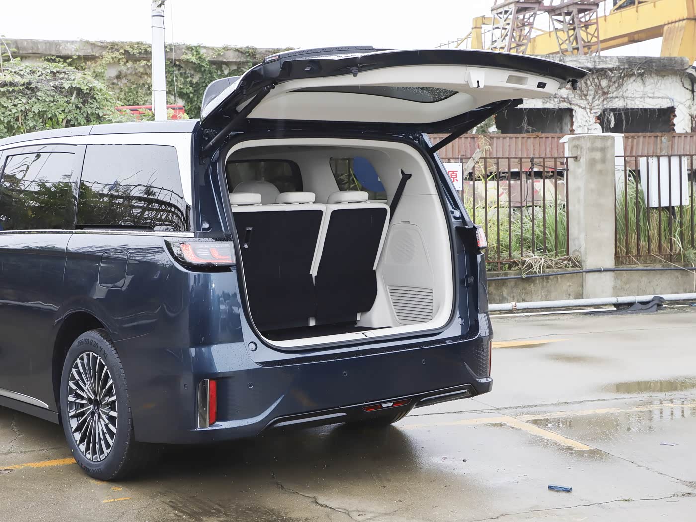 New Voyah Dreamer PHEV 2026 Model