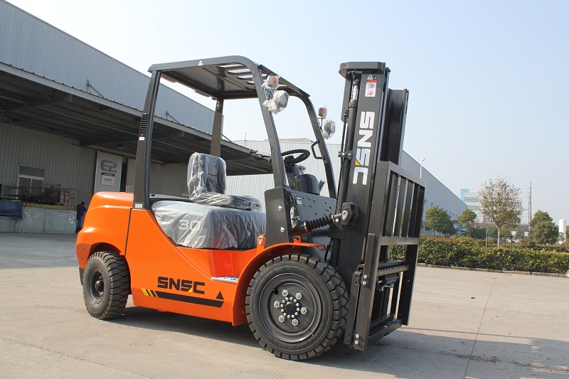 Forklift With Side Shift