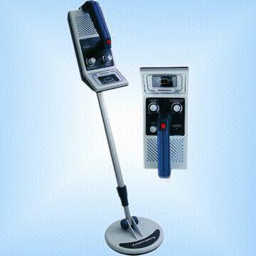 Metal Detector with Display Screen to Show Metal Type