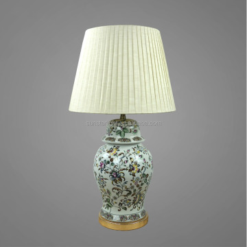 Lampu meja samping tempat tidur gaya vintage yang elegan dengan tubuh keramik dan warna kain
