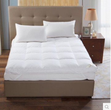 Goose feather hotel mattress protector