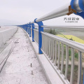 Garde-corps de sécurité du pont traversant la rivière