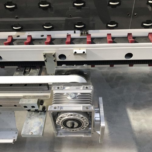 Автоматический робот для герметизации стеклопакетов с двойным остеклением
