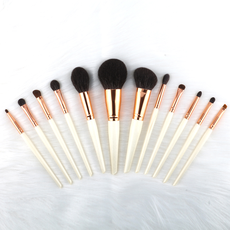 cosmetic makeup brush