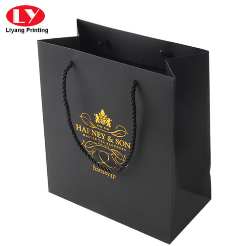 Özelleştirilmiş logolu siyah mat kağıt hediye kutusu