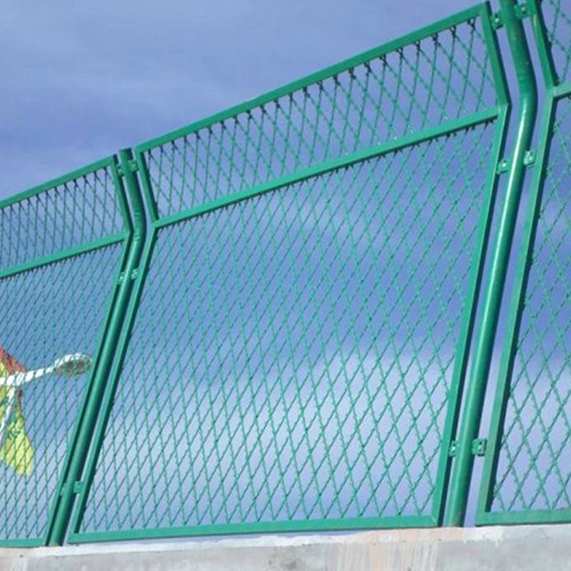 Hexagonal wire mesh anti-throing mesh fence
