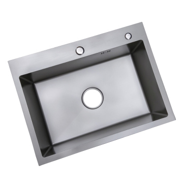Lavello in acciaio inossidabile in cucina moderna: design speciale a un prezzo adatto
