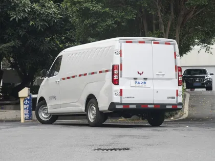 Wuling Yangguang - 100km/h Electric Cargo Van with Reliable Quality