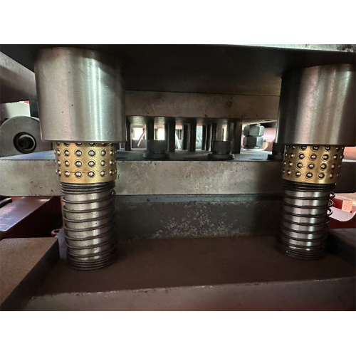 မြင့်မားသော တိကျမှုရှိသော Cable Tray Punching Machine