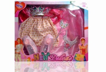 DOLL CLOTHES SET