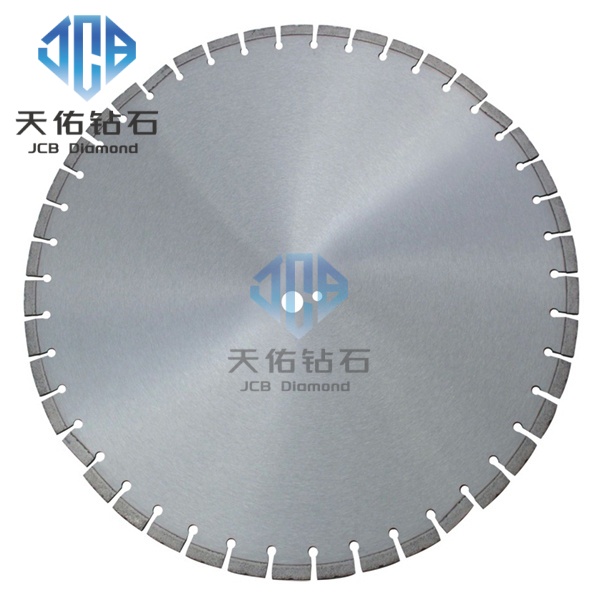 Отвал 600-900 мм для асфальта и свежего бетона.